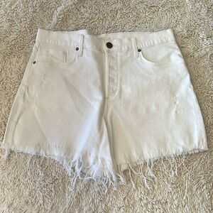 Edyson delon high rise short distressed 4” inseam in white NWOT women’s size 32